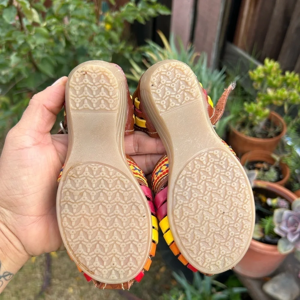 Sandy Exclusivas girls handmade Mexican huarache sandals featuring brown leather